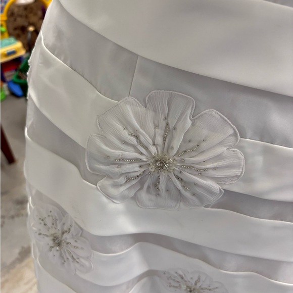 David's Bridal Galina Strapless Tea-Length Wedding Dress White 3D Floral Size 16 - Picture 6 of 8